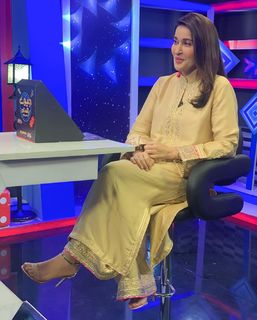 Shaista Lodhi feet photo thumbnail