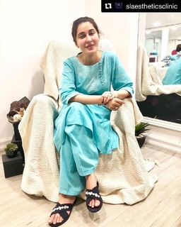 Shaista Lodhi feet photo thumbnail