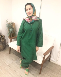 Shaista Lodhi feet photo thumbnail