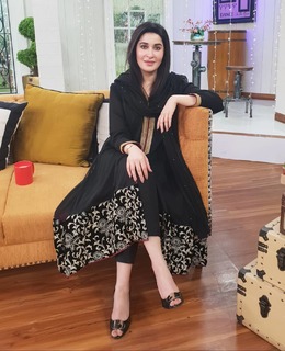 Shaista Lodhi feet photo thumbnail