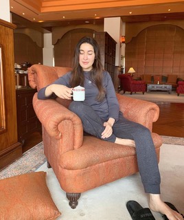 Shaista Lodhi feet photo thumbnail