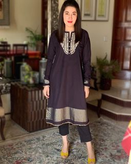 Shaista Lodhi feet photo thumbnail