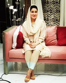 Shaista Lodhi feet photo thumbnail