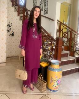 Shaista Lodhi feet photo thumbnail