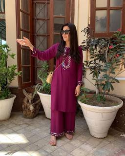 Shaista Lodhi feet photo thumbnail