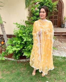 Shaista Lodhi feet photo thumbnail