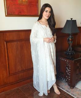 Shaista Lodhi feet photo thumbnail