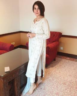 Shaista Lodhi feet photo thumbnail