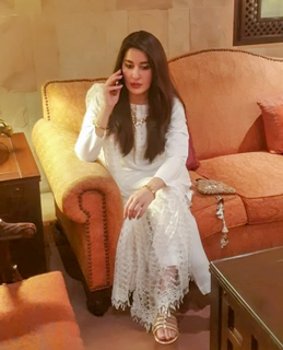 Shaista Lodhi feet photo thumbnail