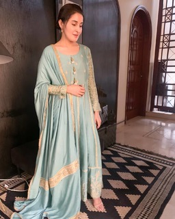 Shaista Lodhi feet photo thumbnail