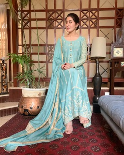 Shaista Lodhi feet photo thumbnail