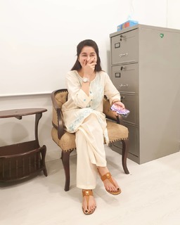 Shaista Lodhi feet photo thumbnail