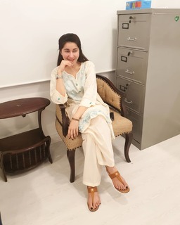 Shaista Lodhi feet photo thumbnail