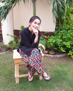 Shaista Lodhi feet photo thumbnail