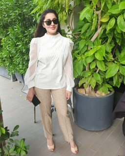 Shaista Lodhi feet photo thumbnail