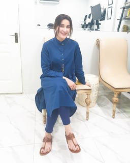 Shaista Lodhi feet photo thumbnail