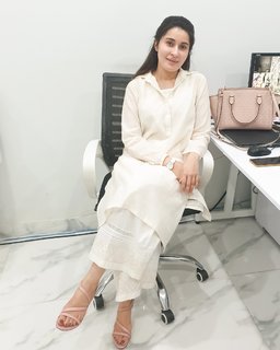 Shaista Lodhi feet photo thumbnail