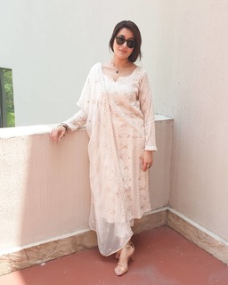 Shaista Lodhi feet photo thumbnail