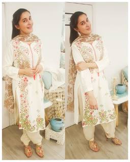 Shaista Lodhi feet photo thumbnail