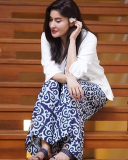 Shaista Lodhi feet photo thumbnail