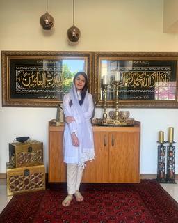 Shaista Lodhi feet photo thumbnail