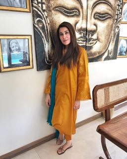 Shaista Lodhi feet photo thumbnail