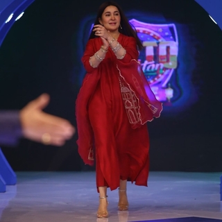 Shaista Lodhi feet photo thumbnail