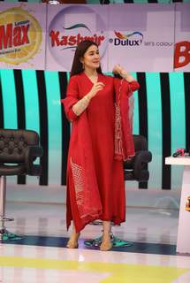 Shaista Lodhi feet photo thumbnail