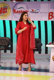 Shaista Lodhi feet photo thumbnail