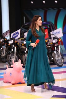 Shaista Lodhi feet photo thumbnail