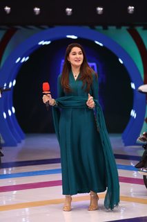 Shaista Lodhi feet photo thumbnail