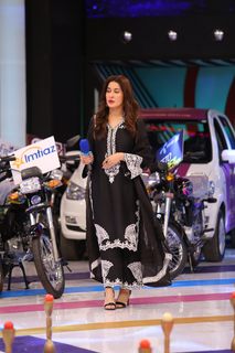 Shaista Lodhi feet photo thumbnail
