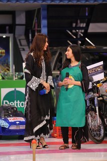 Shaista Lodhi feet photo thumbnail