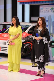 Shaista Lodhi feet photo thumbnail