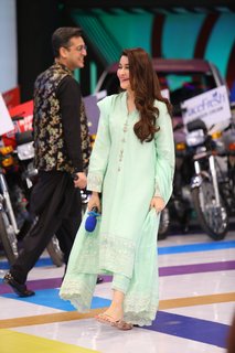Shaista Lodhi feet photo thumbnail