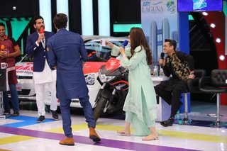 Shaista Lodhi feet photo thumbnail