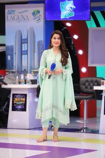 Shaista Lodhi feet photo thumbnail