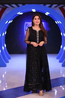 Shaista Lodhi feet photo thumbnail