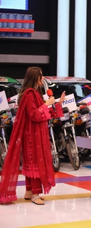 Shaista Lodhi feet photo thumbnail