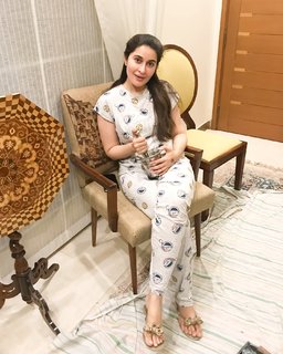 Shaista Lodhi feet photo thumbnail