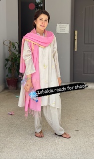 Shaista Lodhi feet photo thumbnail