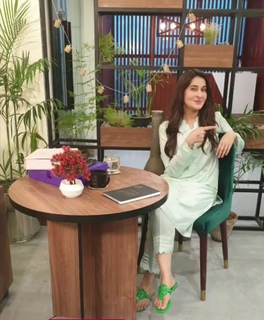 Shaista Lodhi feet photo thumbnail