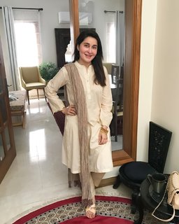 Shaista Lodhi feet photo thumbnail