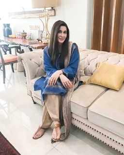 Shaista Lodhi feet photo thumbnail