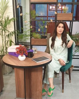 Shaista Lodhi feet photo thumbnail