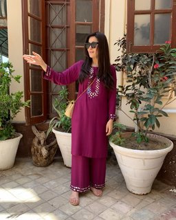 Shaista Lodhi feet photo thumbnail