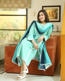 Shaista Lodhi feet photo thumbnail