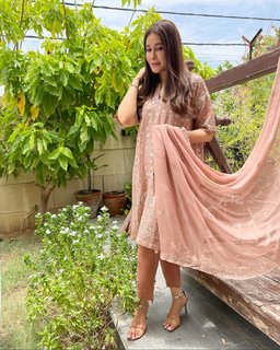 Shaista Lodhi feet photo thumbnail