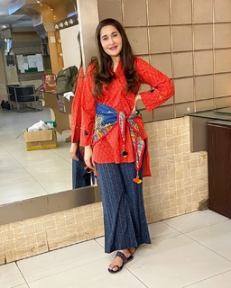 Shaista Lodhi feet photo thumbnail