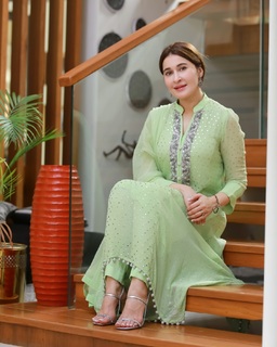 Shaista Lodhi feet photo thumbnail